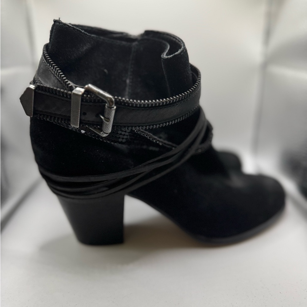 Aldo 8 1/2 Black Suede Leather Buckle Stud Strap
Western Cowboy Ankle Boots